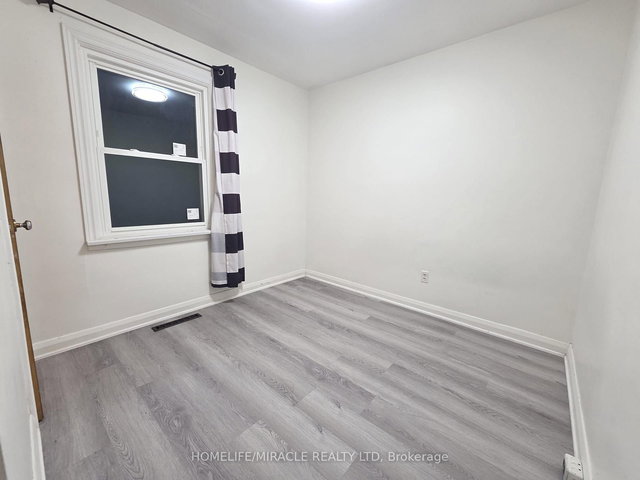 Main - 94 Taunton Road W