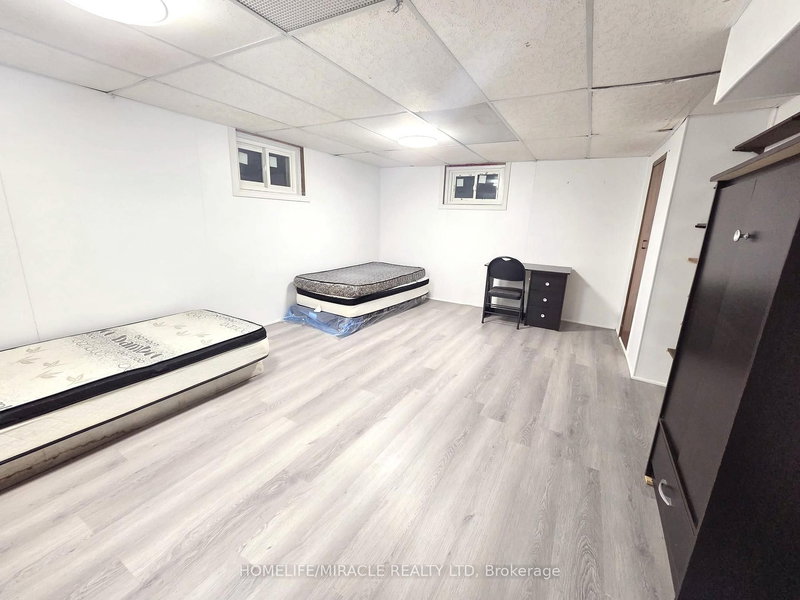 BSMT - 94 Taunton Rd W, Oshawa, L1G 3T2 | Image 3