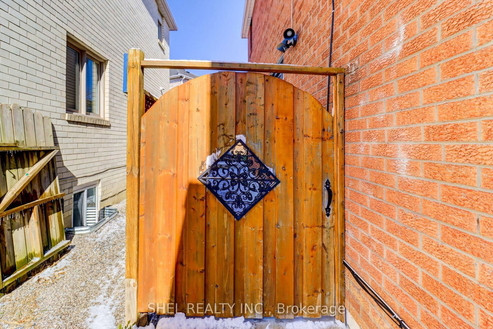 301 Old Harwood Avenue - Photo 2