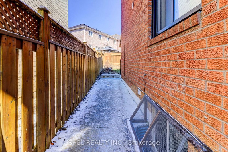 301 Old Harwood Ave, Ajax, L1Z 1J1 | Image 3