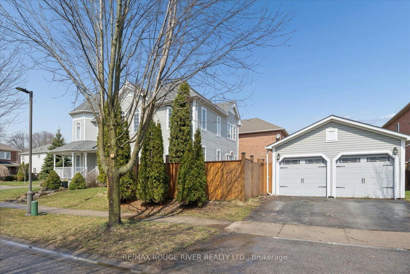 9 Elder Cres, Whitby, L1M 2H5 | Image 2