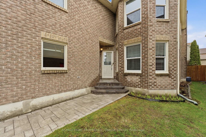 1518 Rawlings Dr, Pickering, L1V 5A5 | Image 3