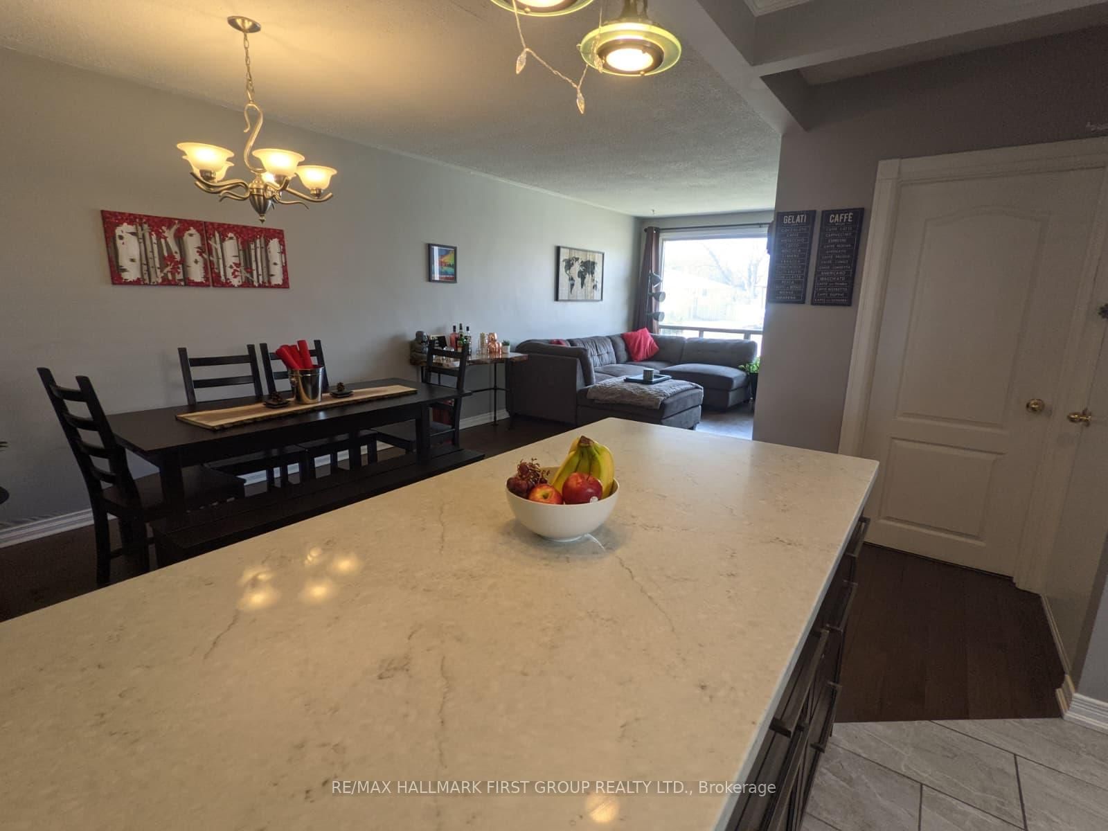 15 Thorncroft Crescent - Photo 3