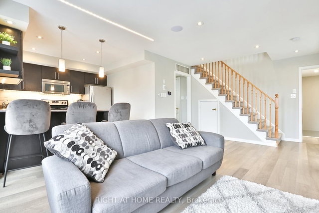 168 Kingston Road W