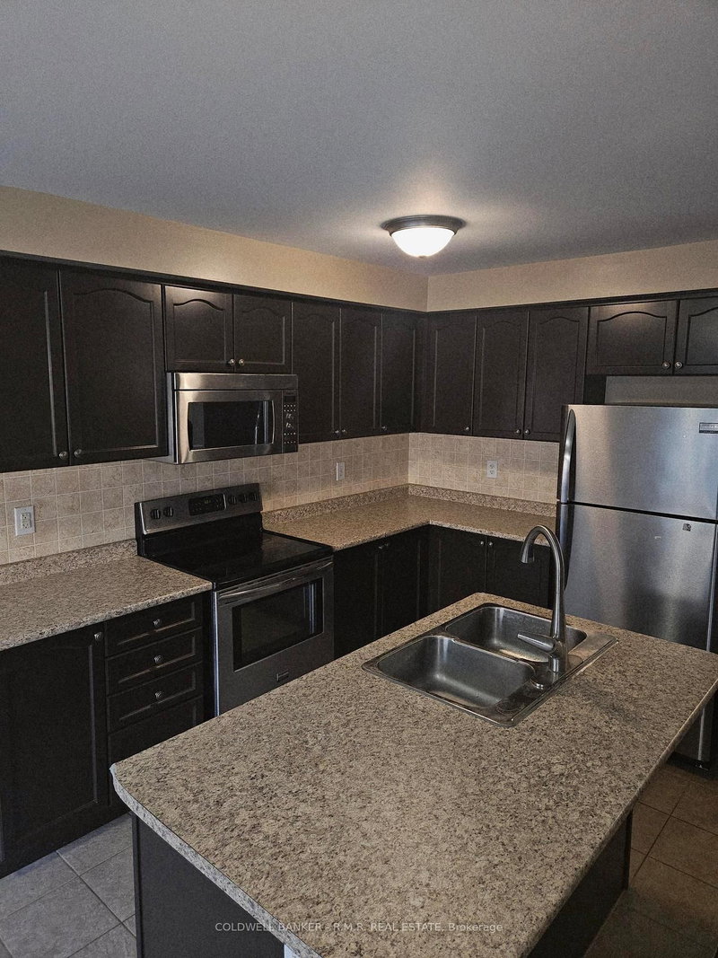 85 Dewell Cres, Clarington, L1E 0B8 | Image 3