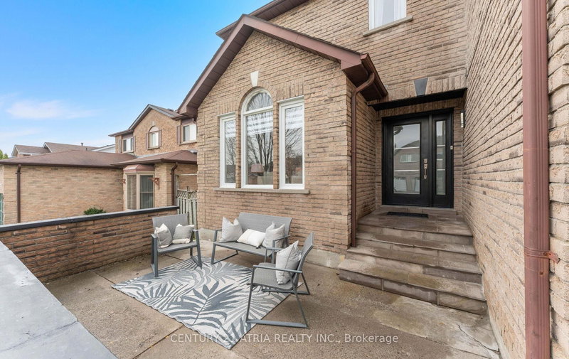 18 Elmeroy Crt, Whitby, L1N 8A4 | Image 2