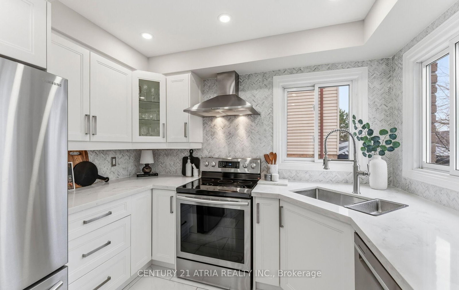 Detached House for sale at 18 Elmeroy Court, Whitby, Ontario, L1N 8A4 - Blue Grass Meadows - MLS: E13006602