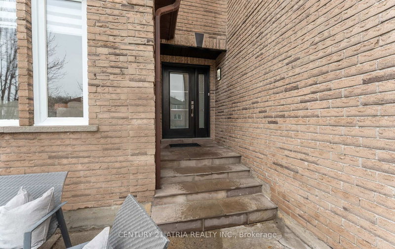 18 Elmeroy Crt, Whitby, L1N 8A4 | Image 3