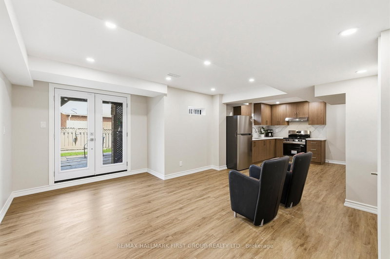 1612 Dellbrook Ave, Pickering, L1X 2M7 | Image 2