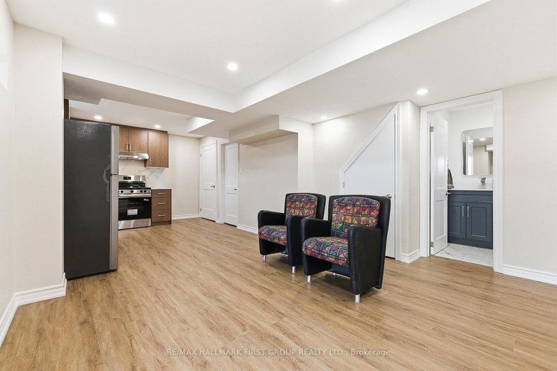 1612 Dellbrook Ave, Pickering, L1X 2M7 | Image 3