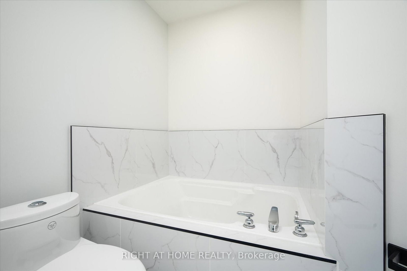 735 Sheppard Avenue W, Unit 36 - Photo 12