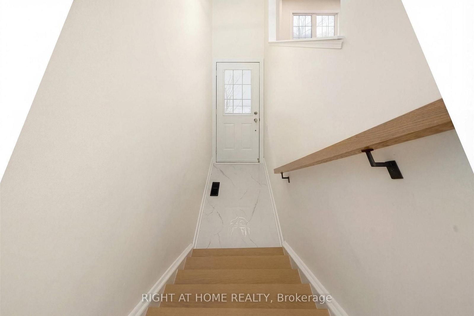 735 Sheppard Avenue W, Unit 36 - Photo 2