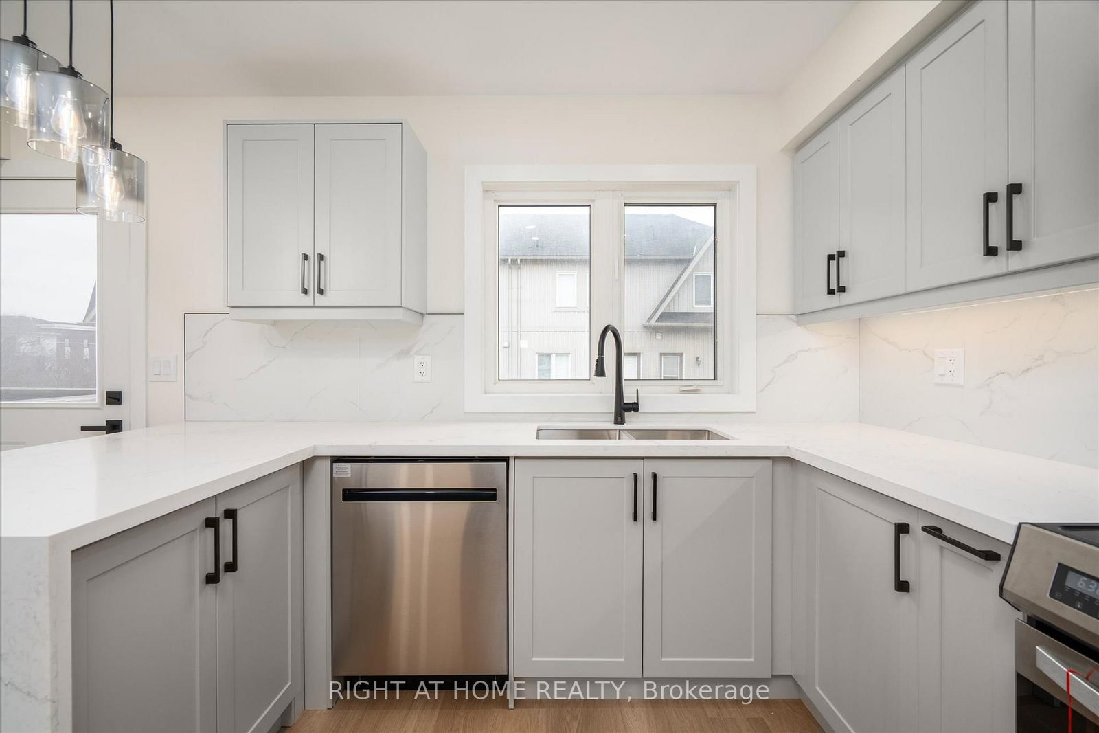 735 Sheppard Avenue W, Unit 36 - Photo 3