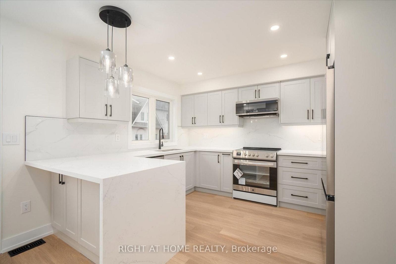 735 Sheppard Avenue W, Unit 36 - Photo 4
