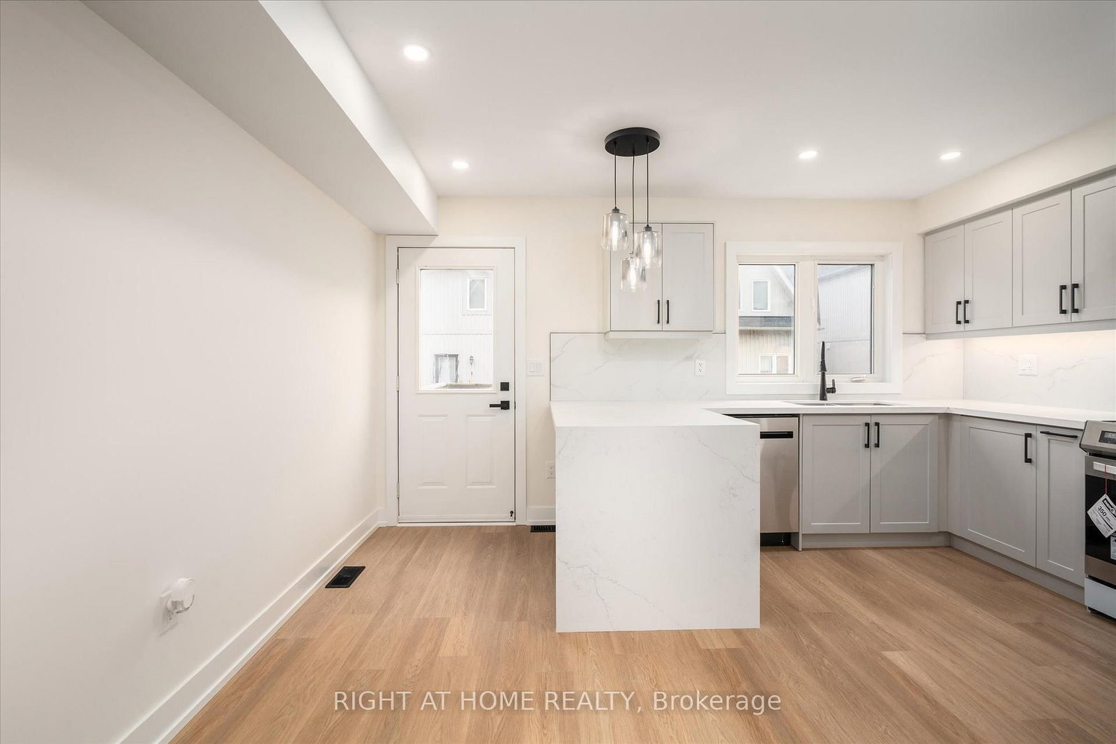 735 Sheppard Avenue W, Unit 36 - Photo 5