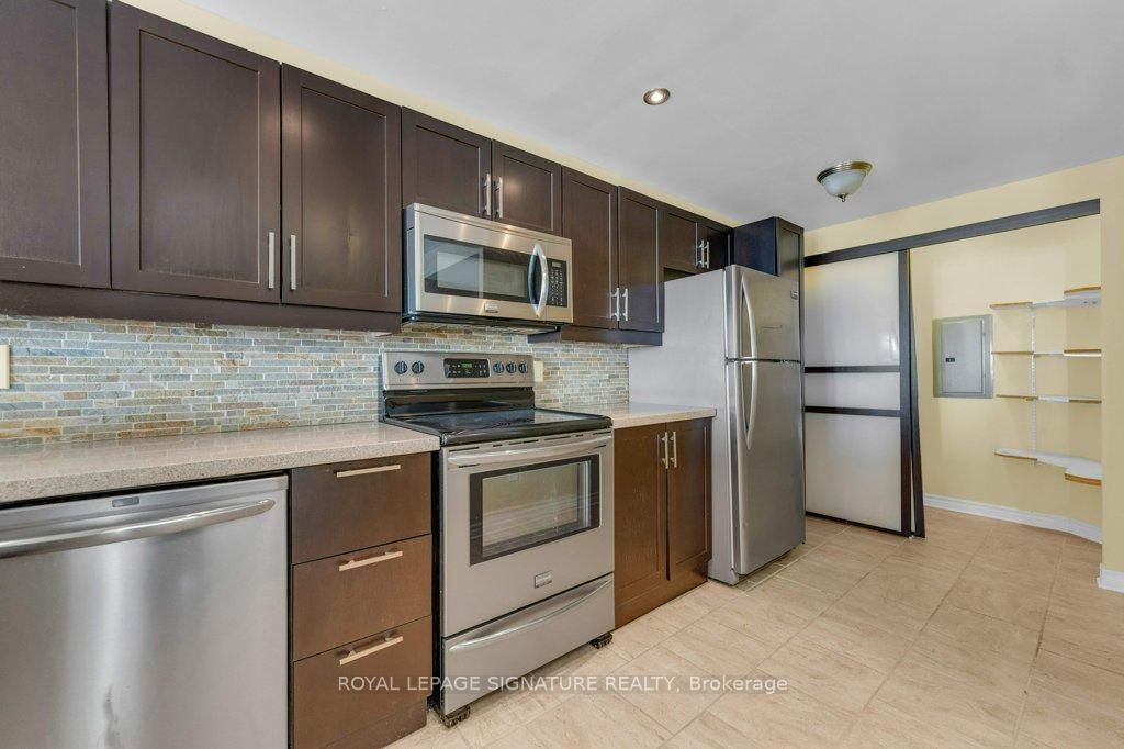 712 Rossland Road E, Unit 1106 - Photo 14