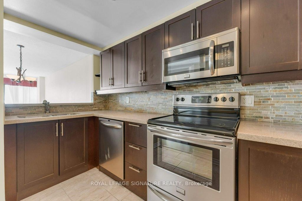 712 Rossland Road E, Unit 1106 - Photo 17