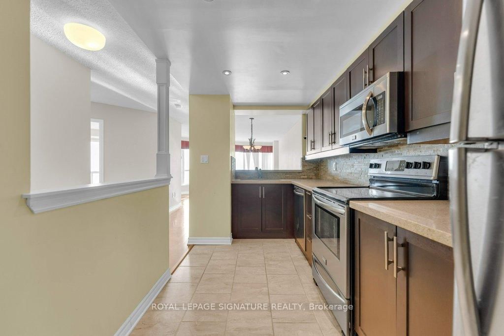 712 Rossland Road E, Unit 1106 - Photo 18