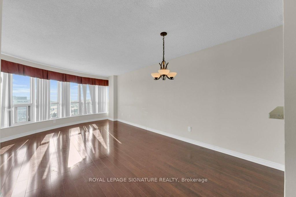 712 Rossland Road E, Unit 1106 - Photo 19