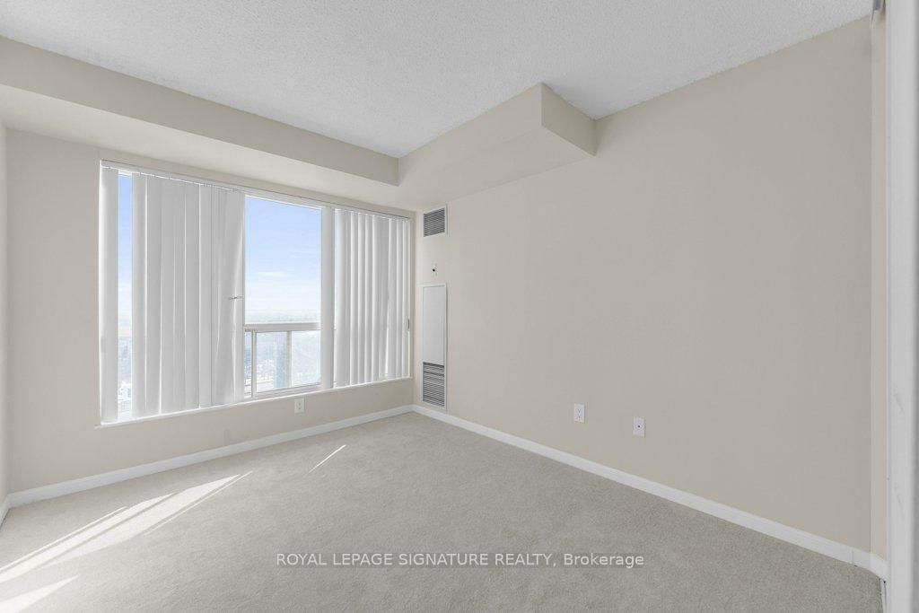 712 Rossland Road E, Unit 1106 - Photo 23