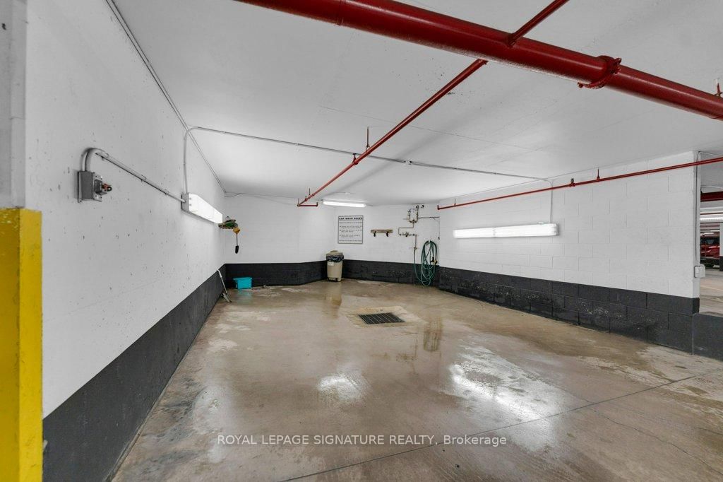 712 Rossland Road E, Unit 1106 - Photo 37