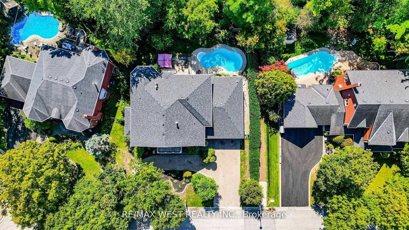 81 Woodview Dr, Pickering, L1V 1L1 | Image 2