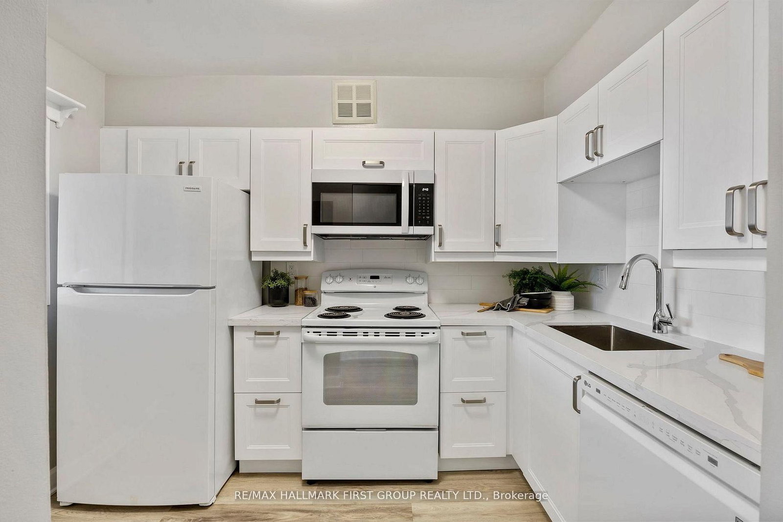 2 WESTNEY Road N, Unit 1109 - Photo 12