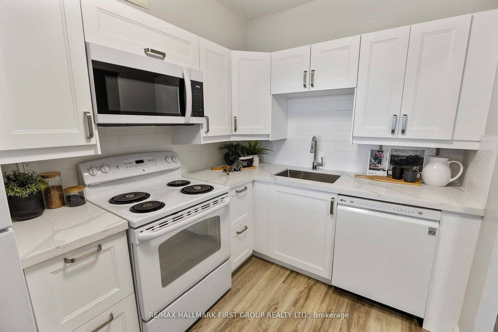 2 WESTNEY Road N, Unit 1109 - Photo 14