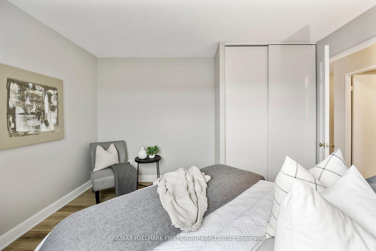 2 WESTNEY Road N, Unit 1109 - Photo 35