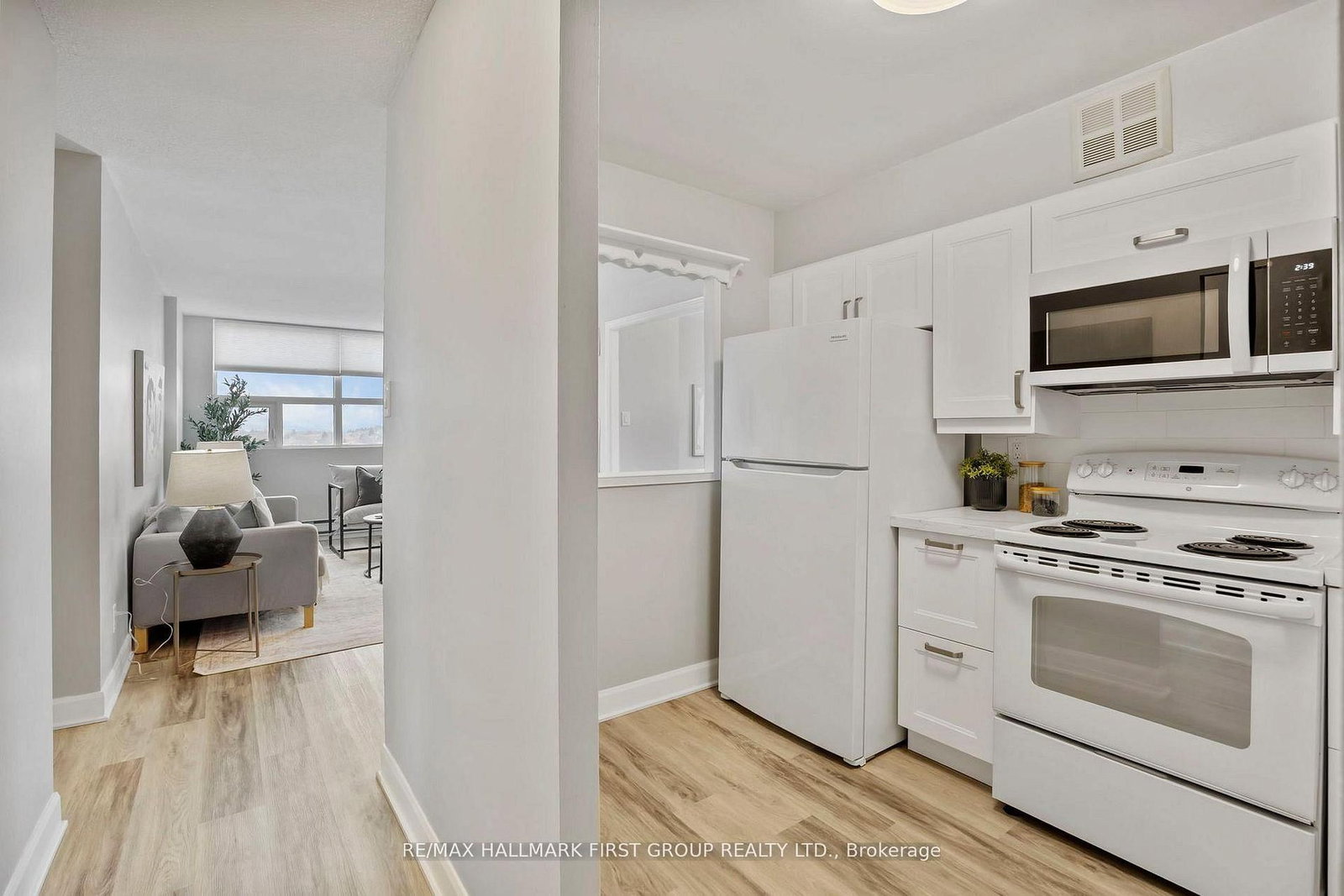 2 WESTNEY Road N, Unit 1109 - Photo 9