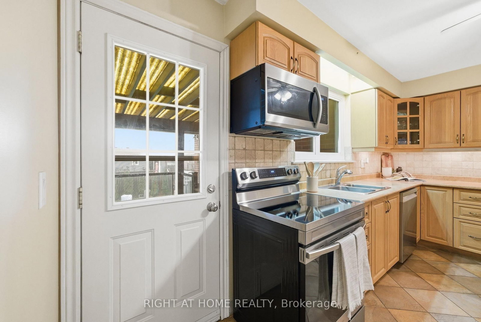 Detached House for sale at 826 West Shore Boulevard, Pickering, Ontario, L1W 2V6 - West Shore - MLS: E13007514