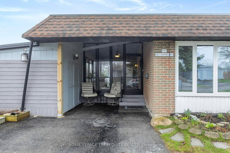 971 Oklahoma Dr, Pickering, L1W 2H8 | Image 2