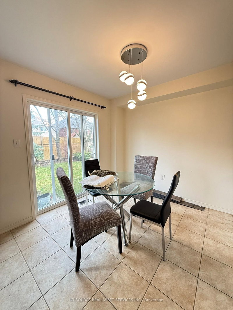 181 Norland Circ, Oshawa, L1L 0A6 | Image 3