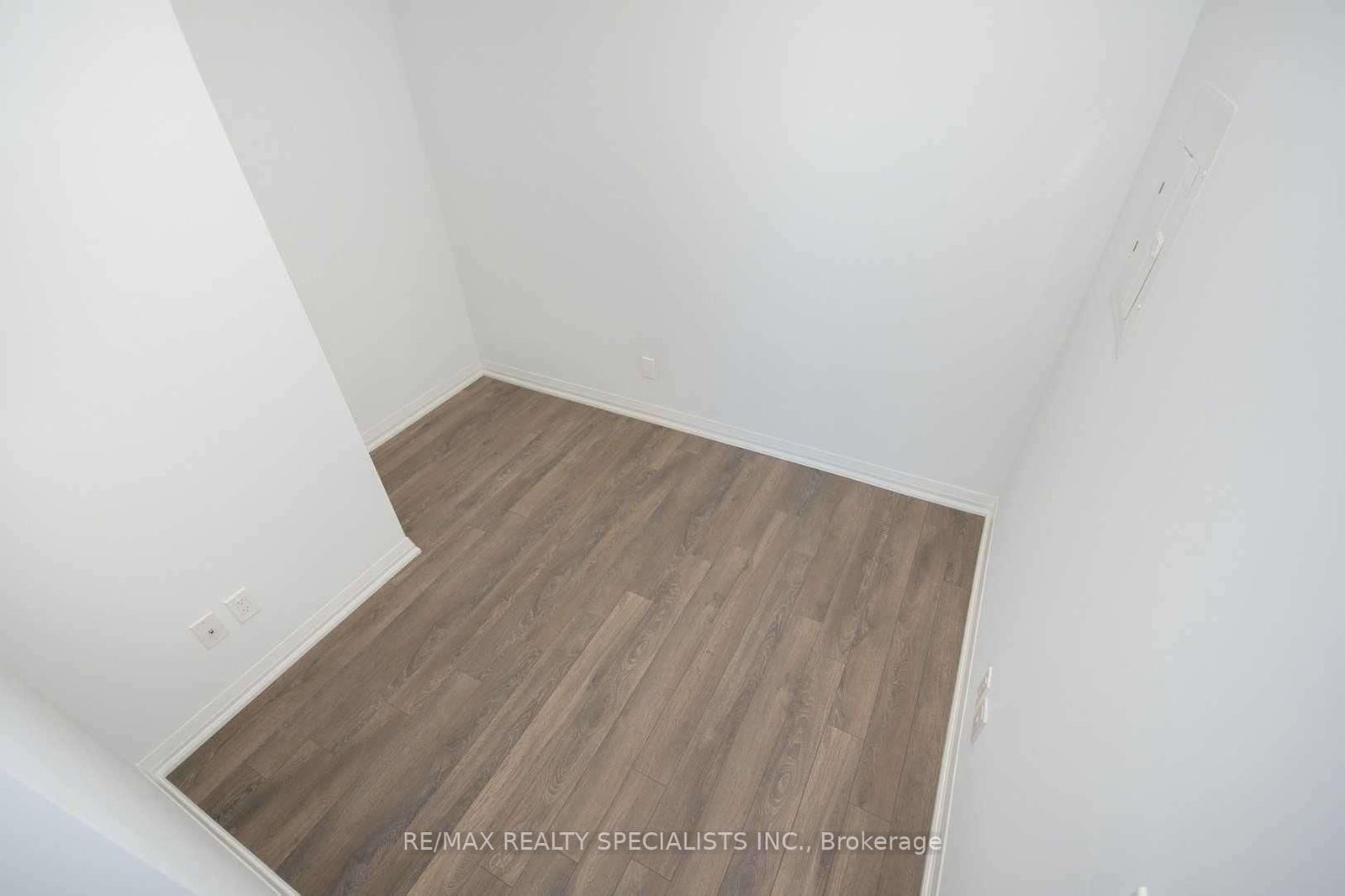 30 Meadowglen Place, Unit 813 - Photo 11