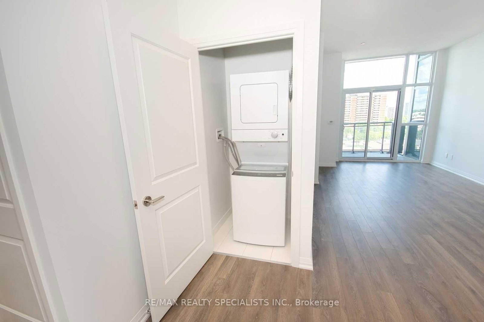 30 Meadowglen Place, Unit 813 - Photo 16