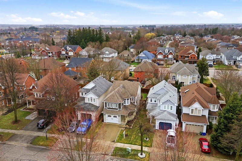 5 Knox Cres, Whitby, L1M 1C8 | Image 2