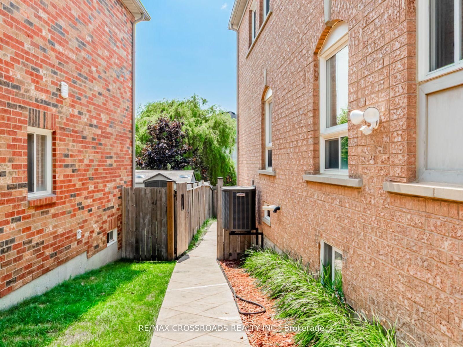 1373 Wallig Avenue - Photo 2