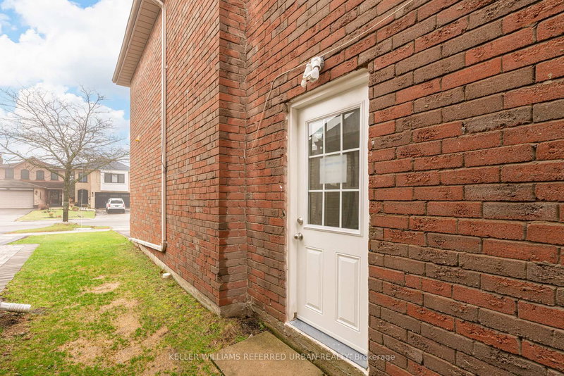 Bsmt - 54 Greybeaver Tr, Toronto, M1C 4N6 | Image 2