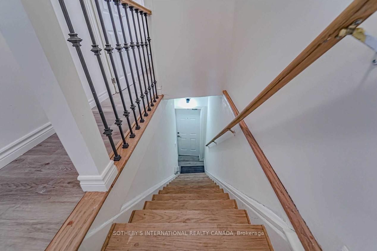 843 Danforth Avenue, Unit Upper - Photo 13