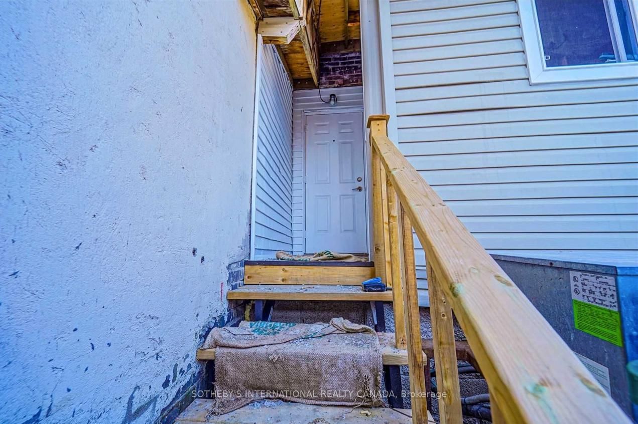 843 Danforth Avenue, Unit Upper - Photo 25