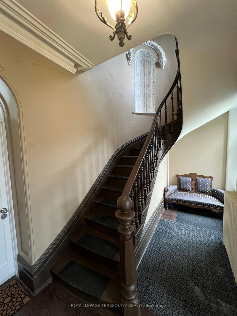 51 Nassau St, Oshawa, L1J 4A3 | Image 2