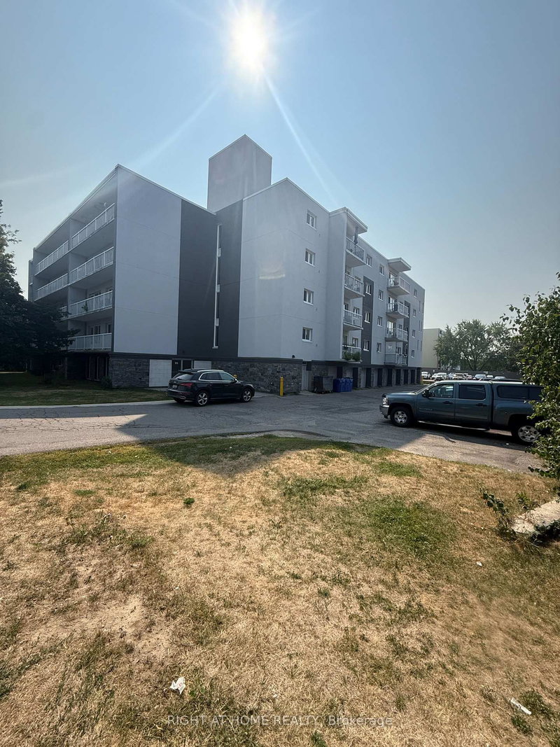 206 - 95 Taunton Rd E, Oshawa, L1G 3T6 | Image 2