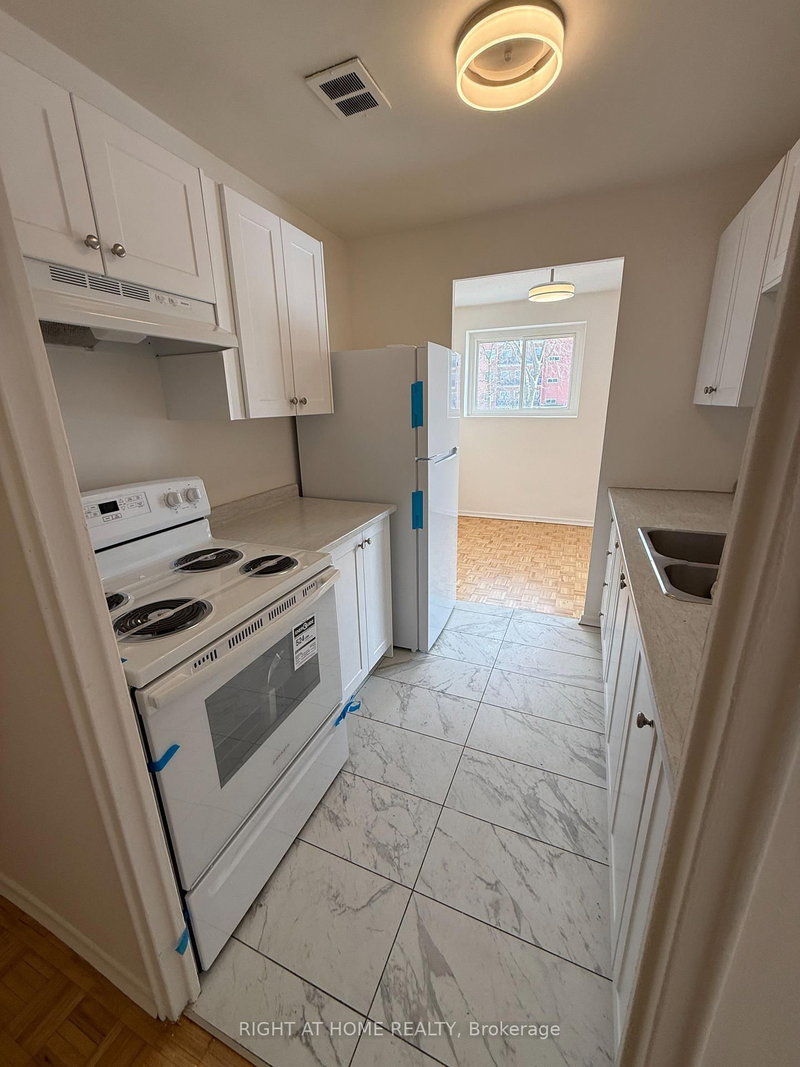 206 - 95 Taunton Rd E, Oshawa, L1G 3T6 | Image 3