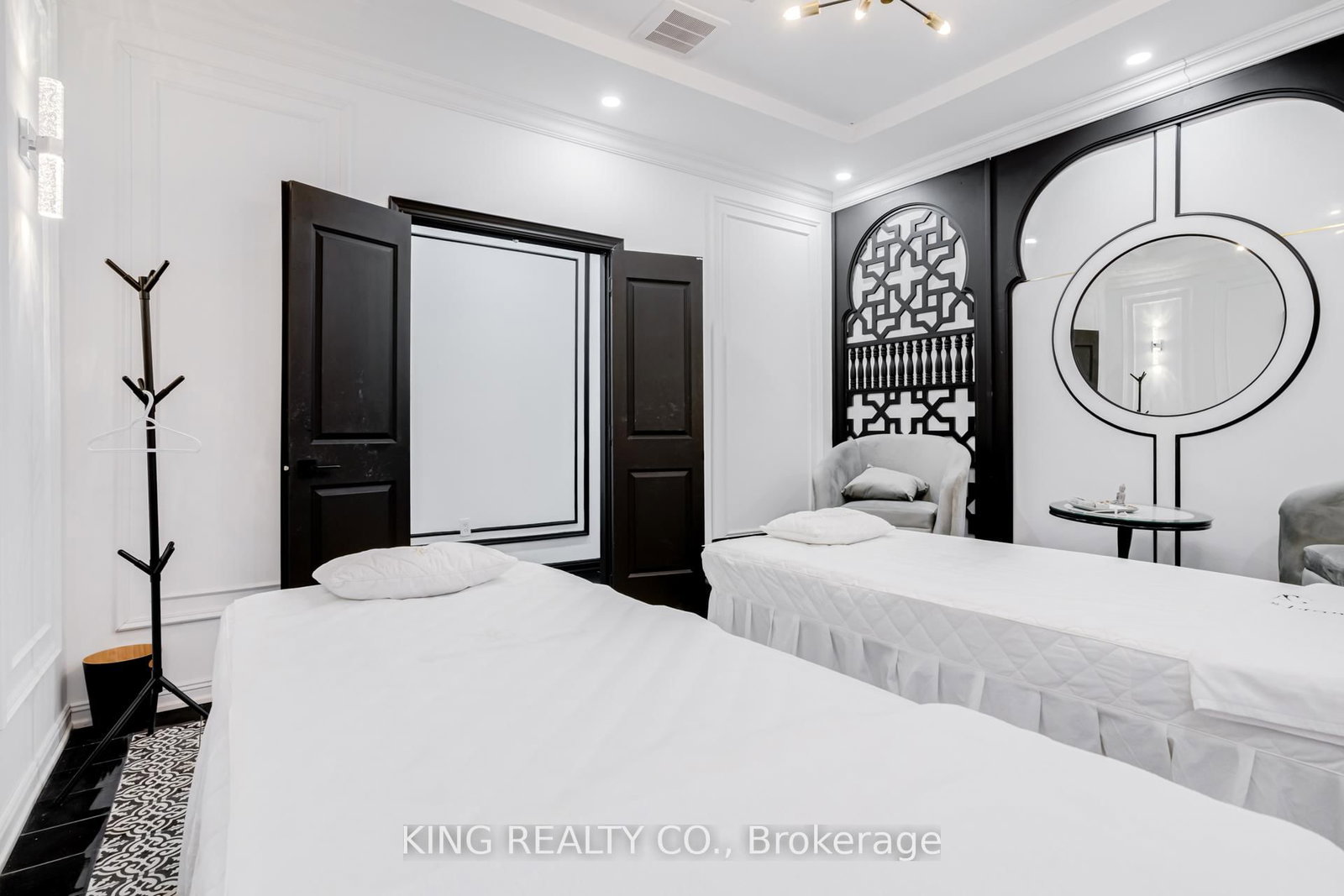 3478 Lawrence Avenue, Unit C2 - Photo 20