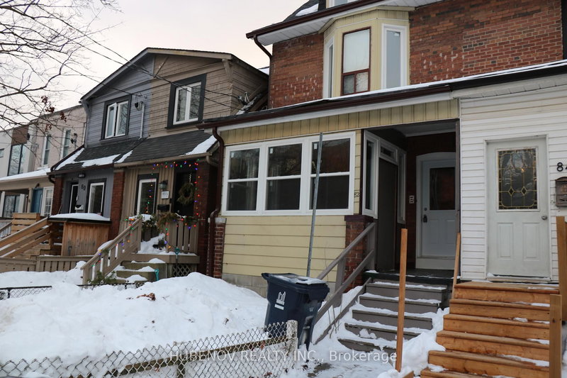 82 Curzon St, Toronto, M4M 3B4 | Image 2