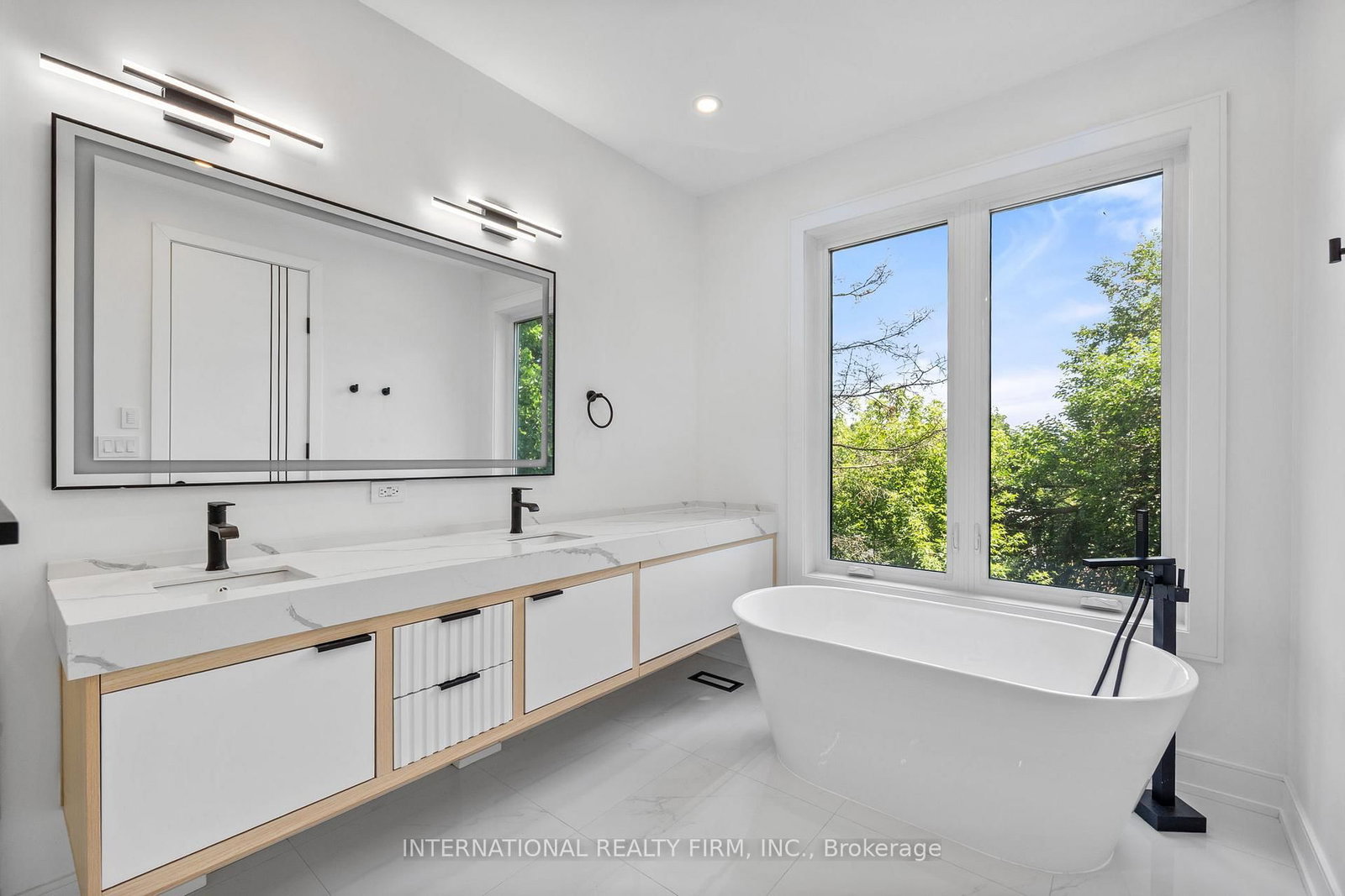 Detached House for sale at 19 Ivy Avenue, Toronto, Ontario, M4L 2H6 - South Riverdale - MLS: E13009936