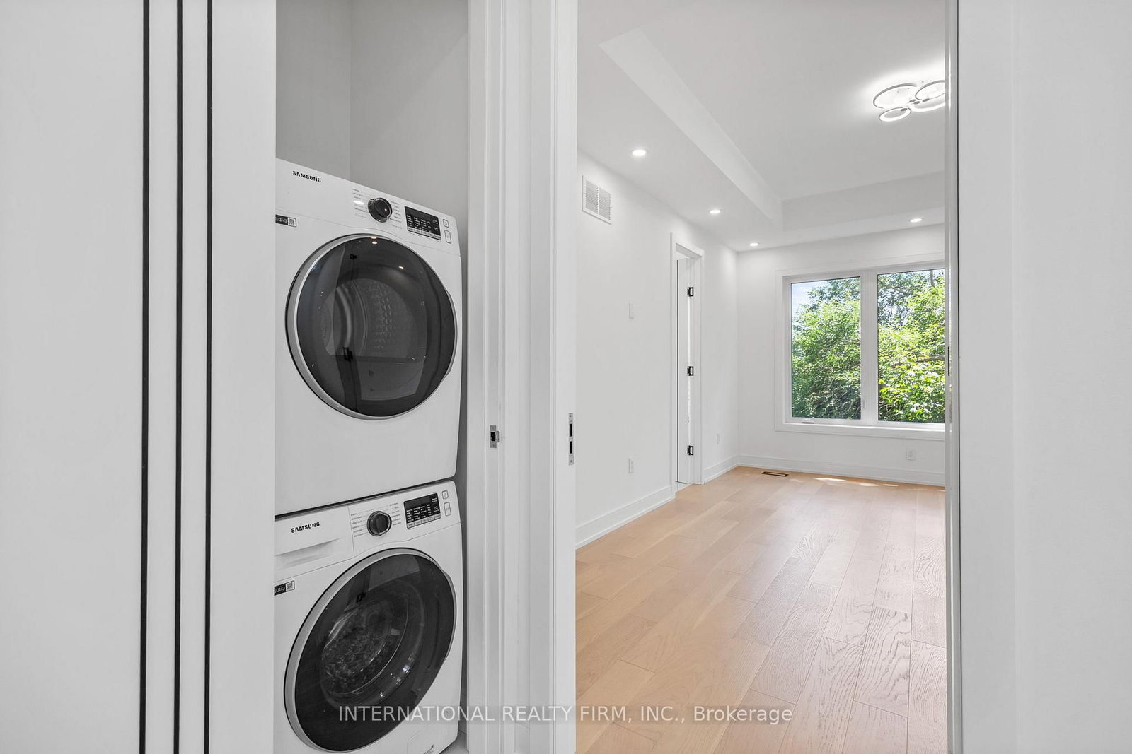 Detached House for sale at 19 Ivy Avenue, Toronto, Ontario, M4L 2H6 - South Riverdale - MLS: E13009936