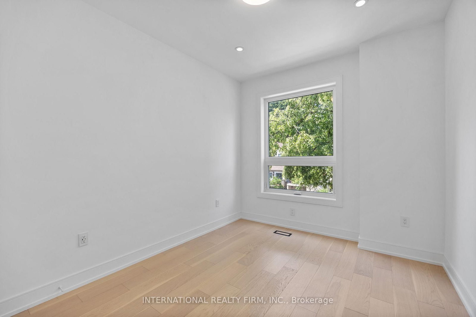 Detached House for sale at 19 Ivy Avenue, Toronto, Ontario, M4L 2H6 - South Riverdale - MLS: E13009936