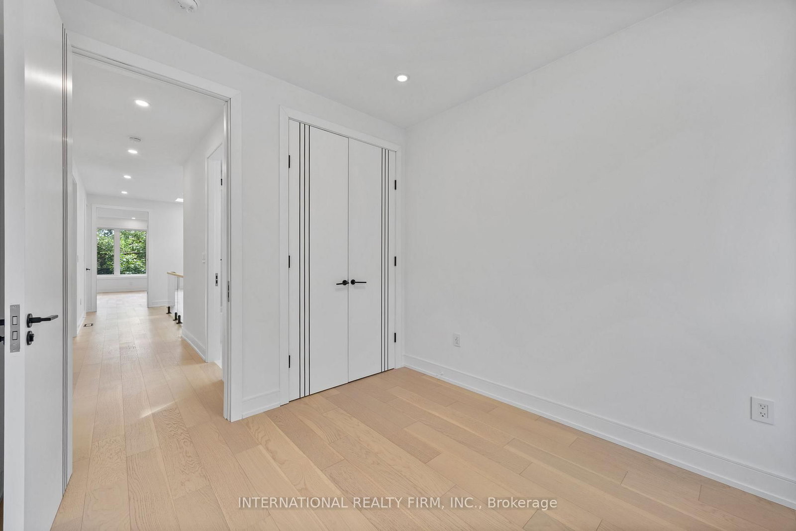 Detached House for sale at 19 Ivy Avenue, Toronto, Ontario, M4L 2H6 - South Riverdale - MLS: E13009936