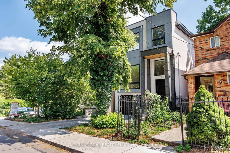 19 Ivy Ave, Toronto, M4L 2H6 | Image 3